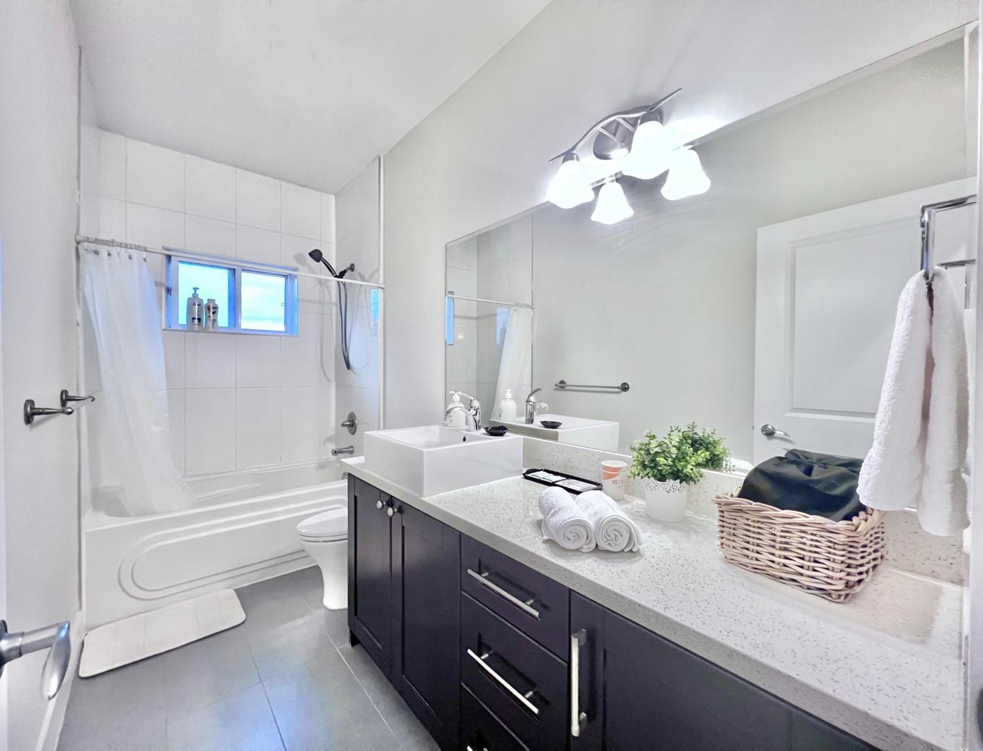 Si & Daniel Home Near Yvr Airport & Skytrain Separate Entry Free Parking Ричмонд Экстерьер фото