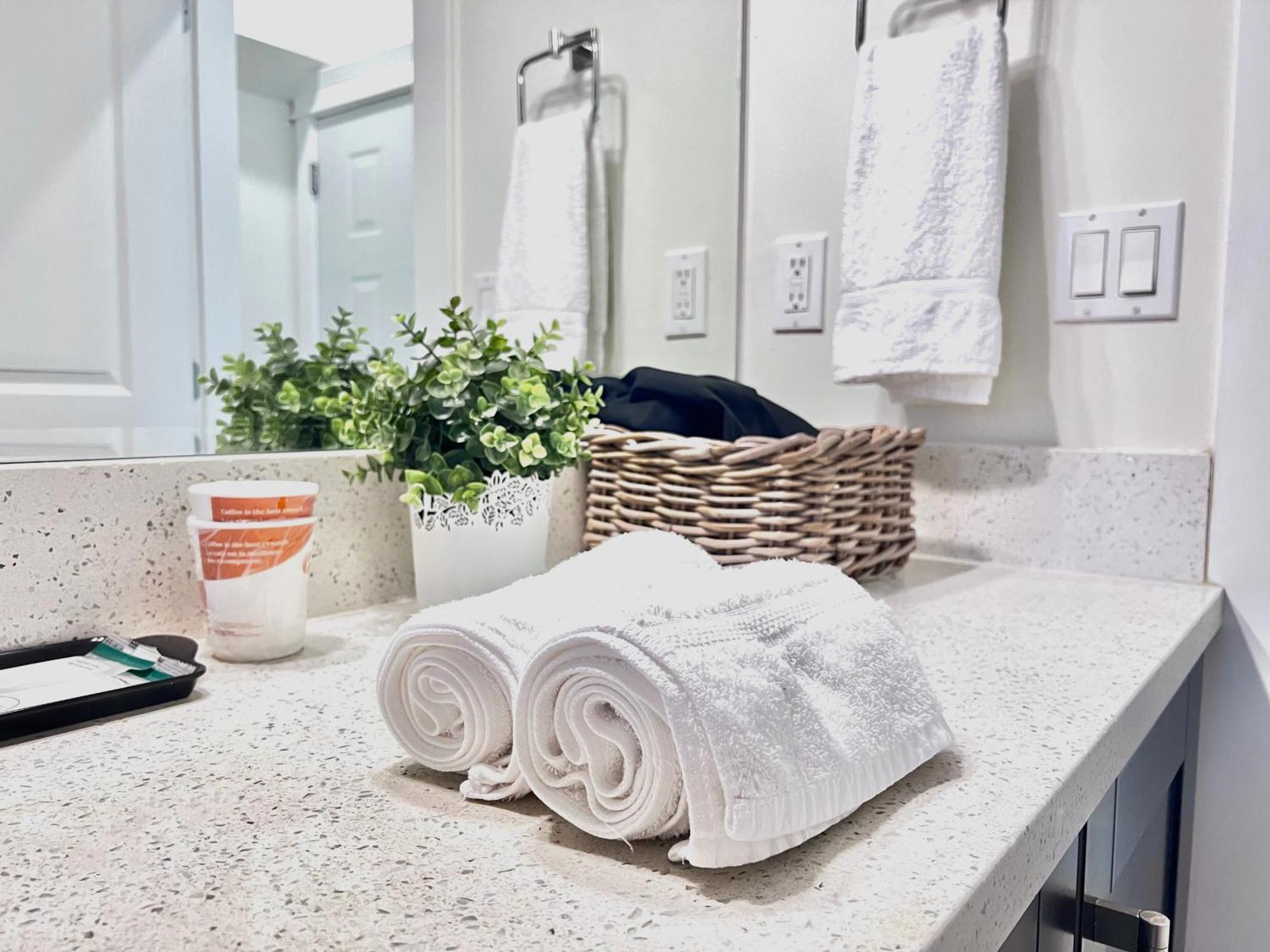 Si & Daniel Home Near Yvr Airport & Skytrain Separate Entry Free Parking Ричмонд Экстерьер фото